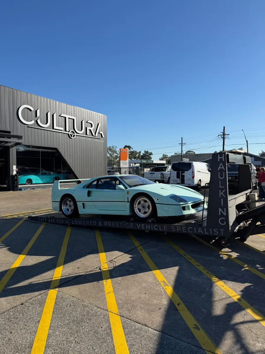 Ferrari F40 transported by Haul King
